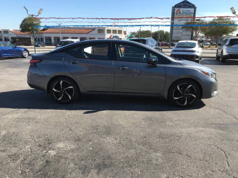 2023 Nissan Versa SR