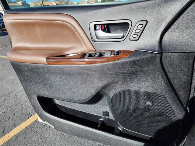 2017 Toyota Sienna Limited Premium 7-Passenger