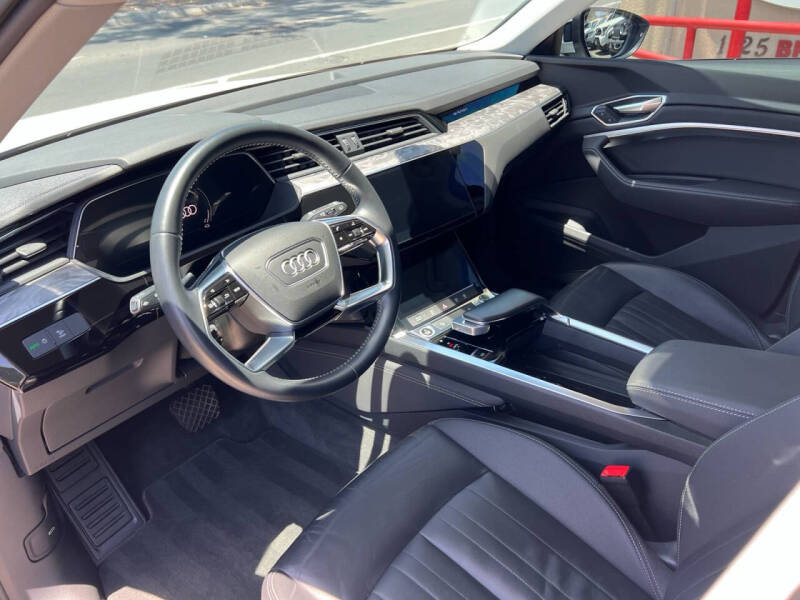 2021 Audi e-tron quattro Premium
