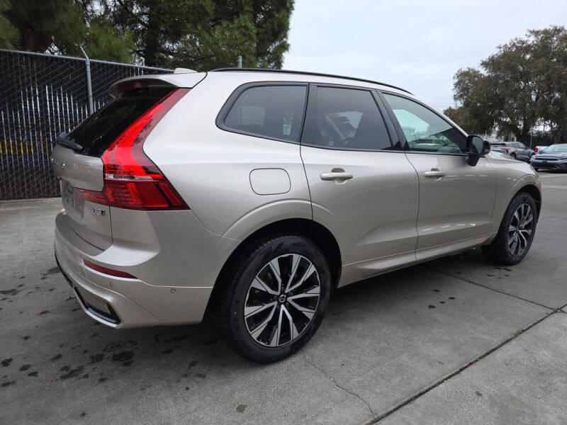 2025 Volvo XC60 B5 Plus Dark Theme