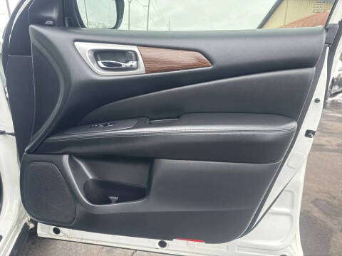 2017 Nissan Pathfinder Platinum