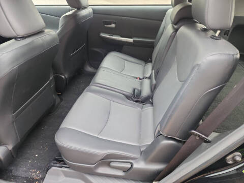 2014 Toyota Prius v Five