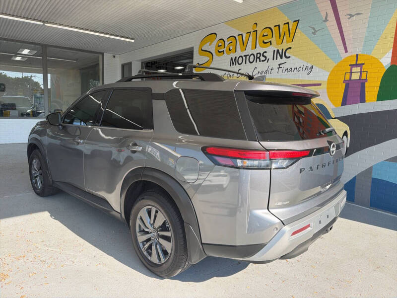 2022 Nissan Pathfinder SV