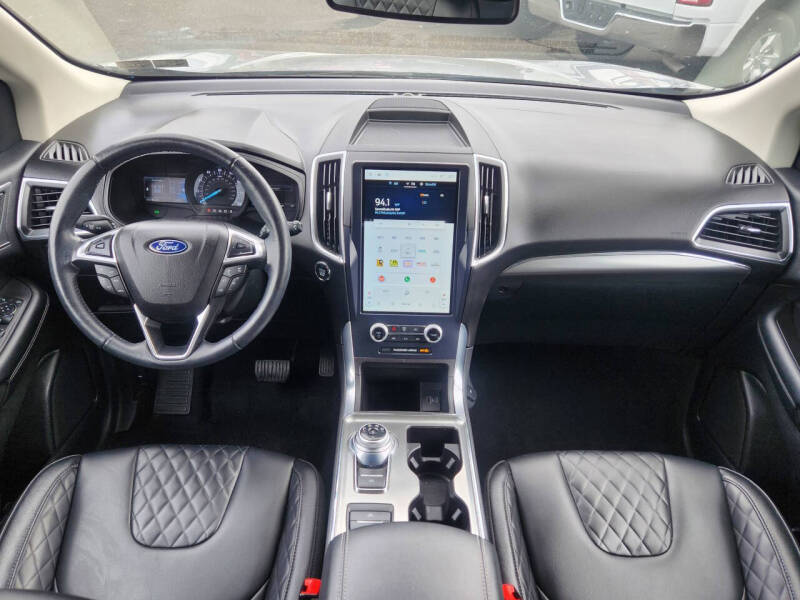 2023 Ford Edge Titanium