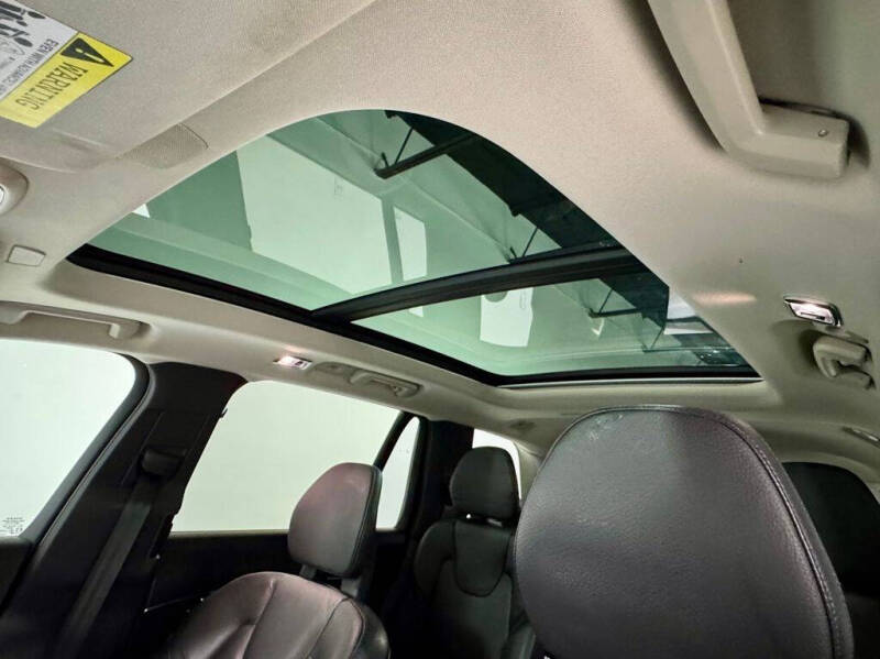 2020 Volvo XC90 T6 Momentum 6-Passenger