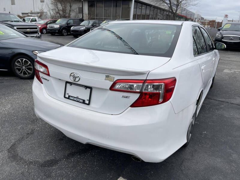 2014 Toyota Camry SE photo 8