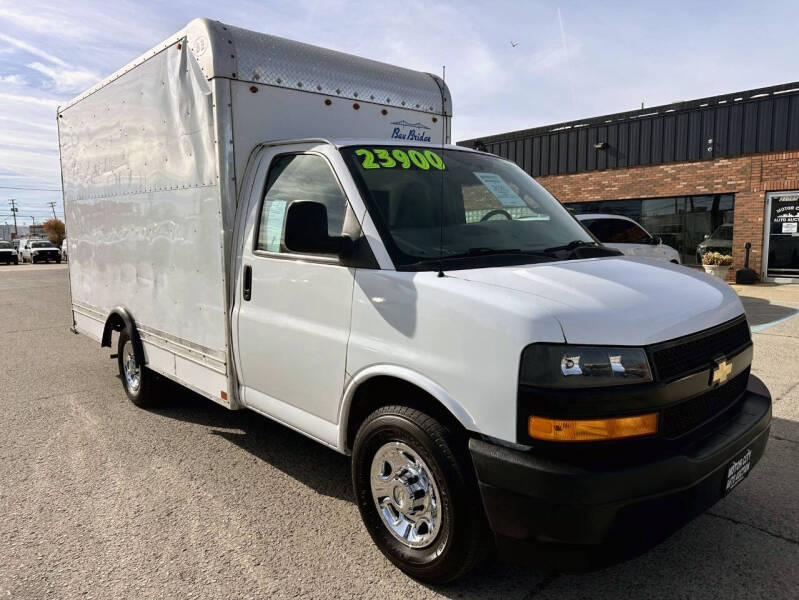 2021 Chevrolet Express Cutaway Base's photo
