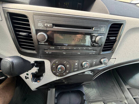 2011 Toyota Sienna Base 7-Passenger
