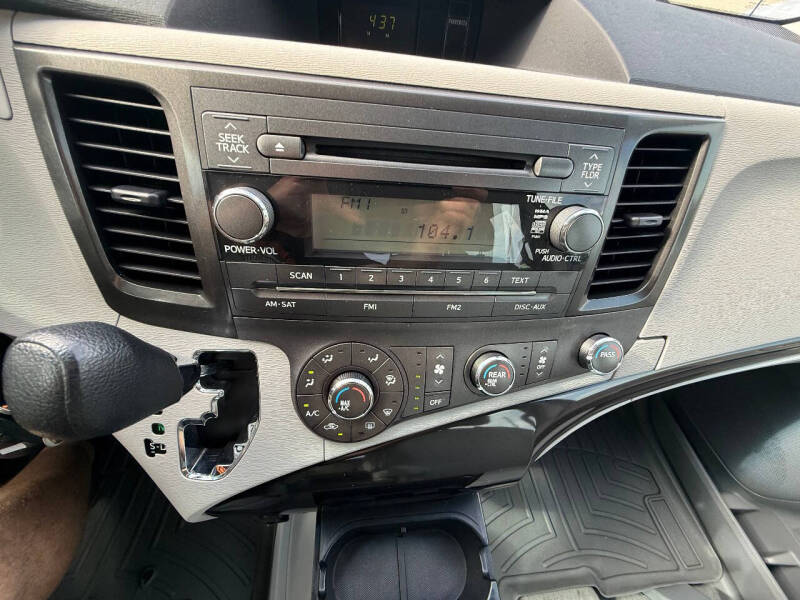 2011 Toyota Sienna Base 7-Passenger