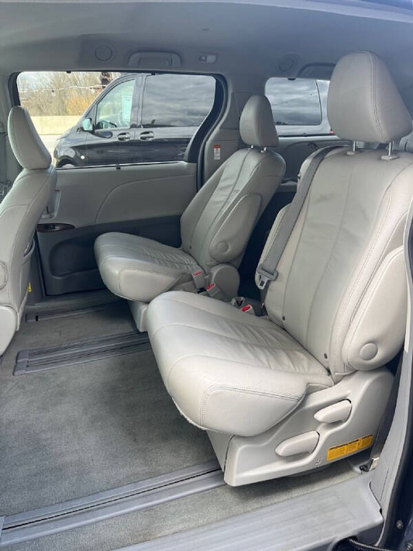 2014 Toyota Sienna XLE 8-Passenger