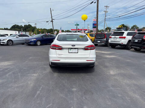 2020 Ford Fusion SE