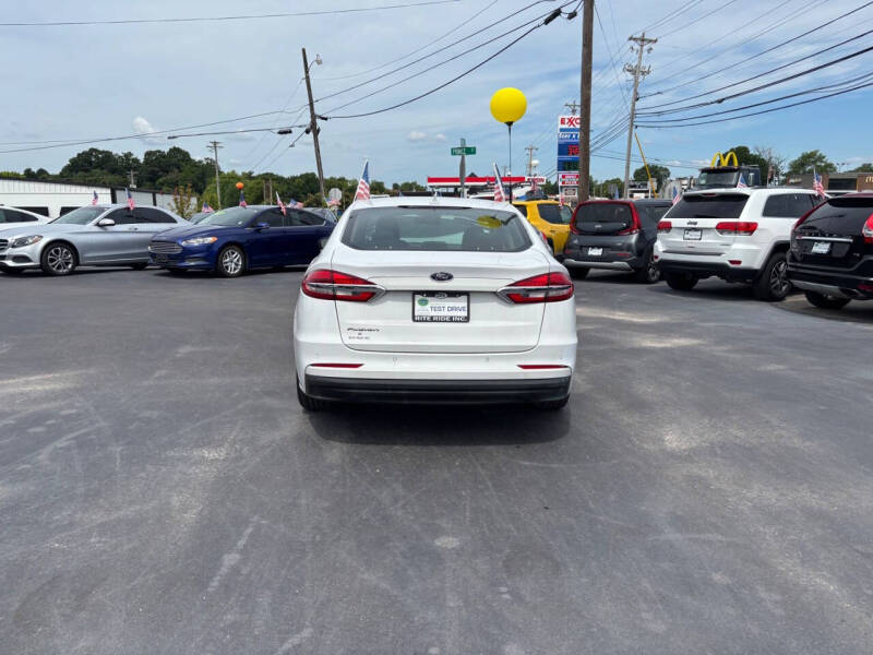 2020 Ford Fusion SE