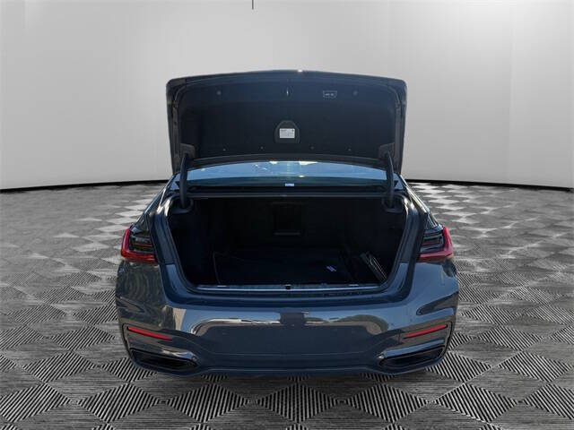 2022 BMW 7 Series 740i