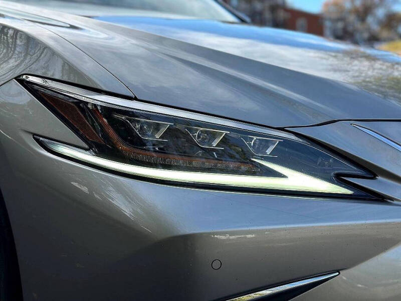 2021 Lexus ES 300h Ultra Luxury