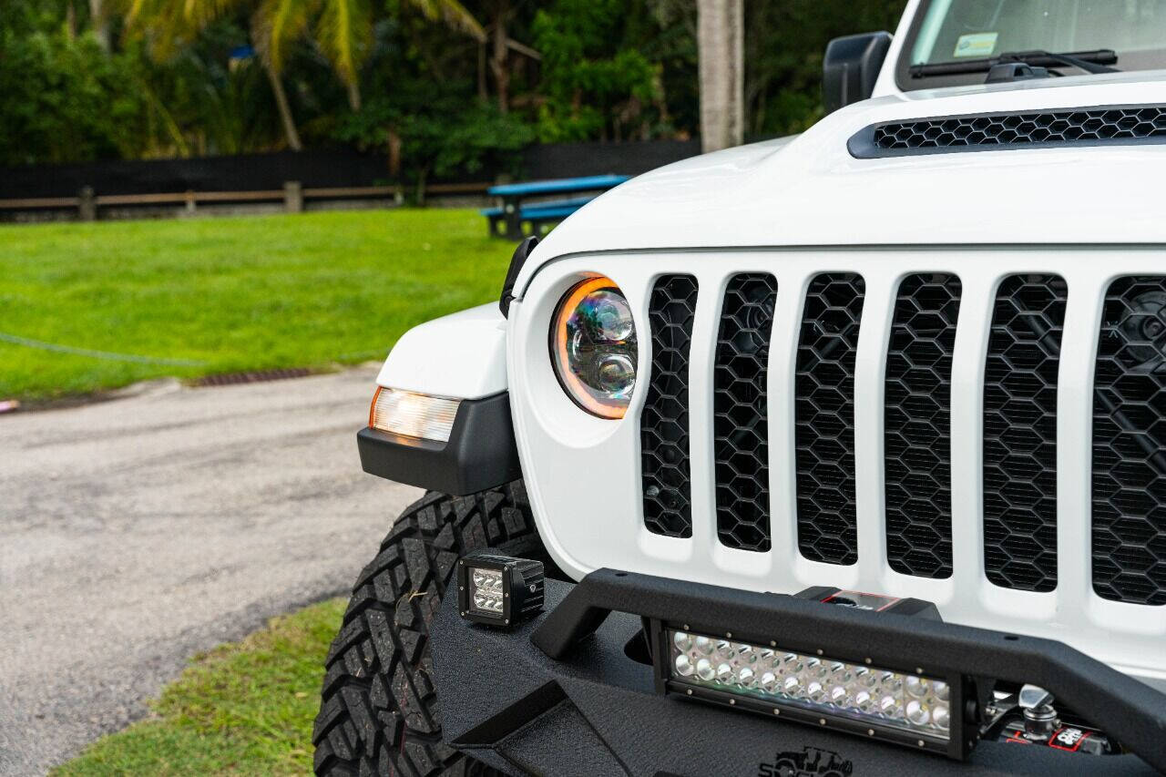 2020 JEEP Gladiator Pickup - $57,999