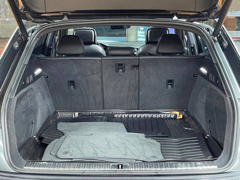 2019 Audi e-tron quattro Prestige