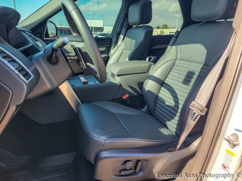 2024 Land Rover Discovery P300 Dynamic SE