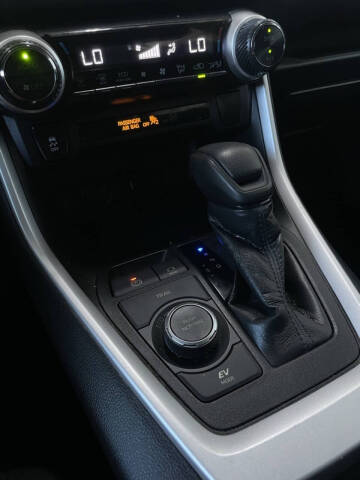 2020 Toyota RAV4 Hybrid LE