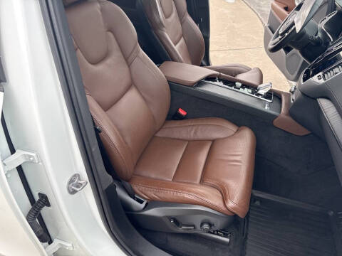 2024 Volvo XC90 Recharge T8 Ultimate Bright Theme 7P