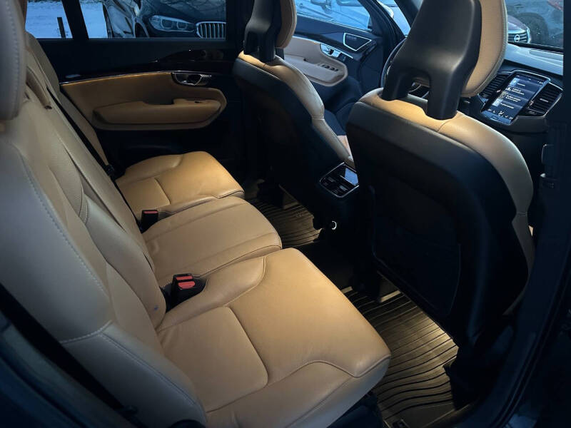 2017 Volvo XC90 T6 Momentum