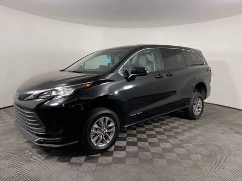 2023 Toyota Sienna LE 8-Passenger