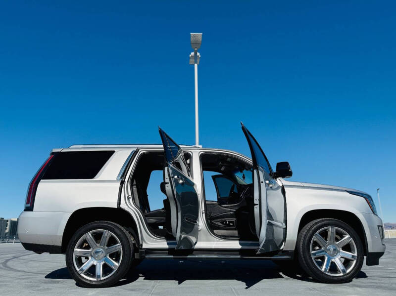 2019 Cadillac Escalade Luxury photo 15