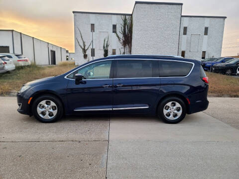 2017 Chrysler Pacifica Touring-L Plus