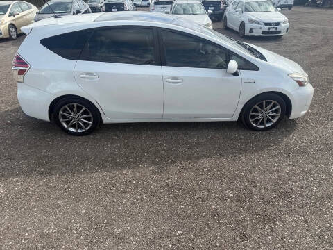 2015 Toyota Prius v Five