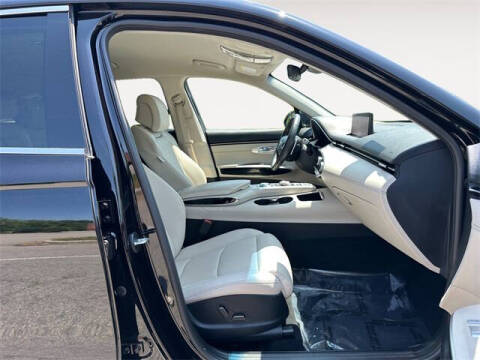 2024 Genesis GV70 2.5T Standard