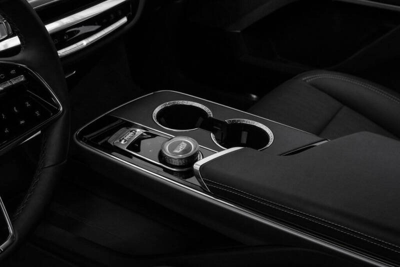 2024 Cadillac LYRIQ Luxury 3