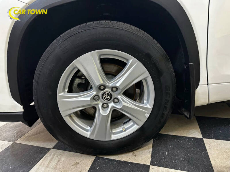 2020 Toyota Highlander LE