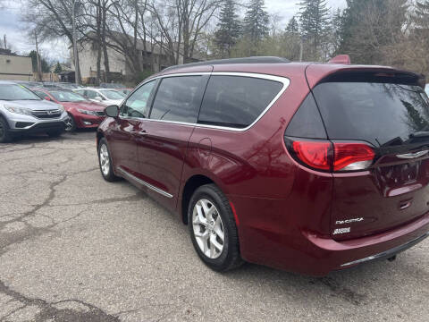 2017 Chrysler Pacifica Touring-L