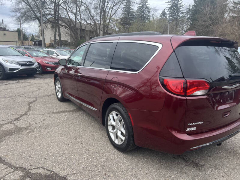 2017 Chrysler Pacifica Touring-L