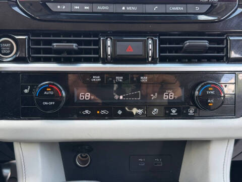 2022 Nissan Pathfinder SV