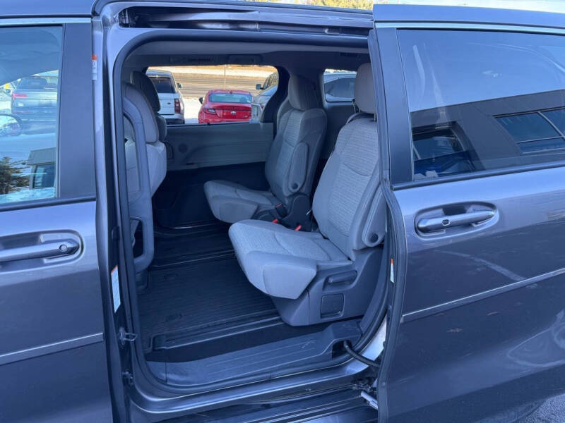 2021 Toyota Sienna LE 8-Passenger