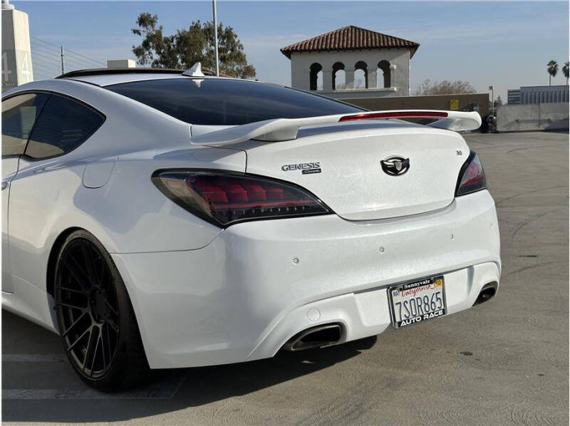 2016 Hyundai Genesis Coupe Ultimate photo 16