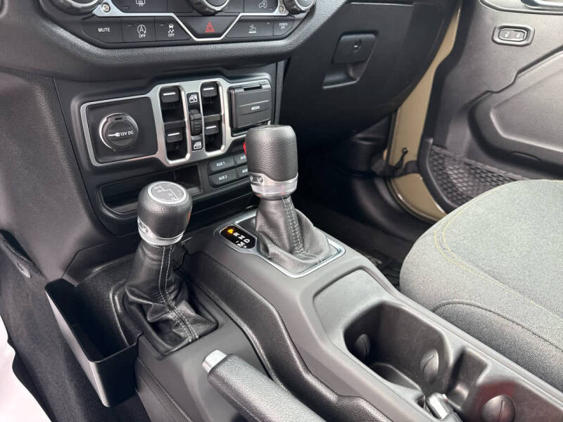 2025 Jeep Gladiator NightHawk