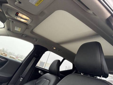 2025 Volvo XC40 B5 Plus Bright Theme