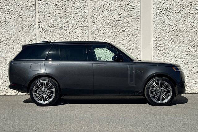 2025 Land Rover Range Rover P400 SE LWB
