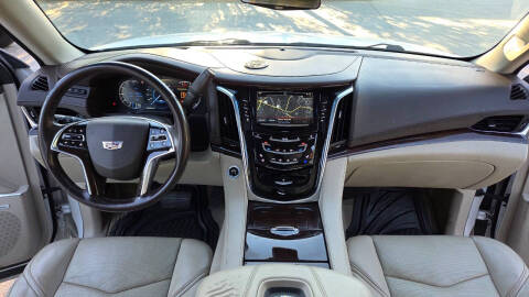 2017 Cadillac Escalade Luxury