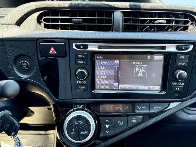 2016 Toyota Prius c One