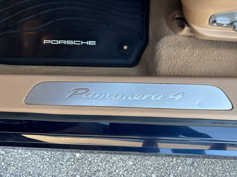 2012 Porsche Panamera 4