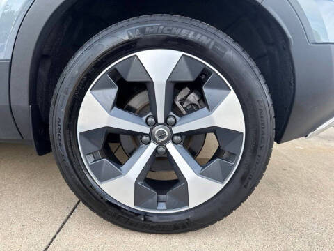 2023 Volvo XC40 B5 Plus Bright Theme