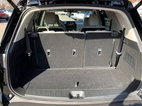 2025 Nissan Pathfinder SV