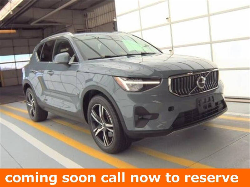 2023 Volvo XC40 B5 Plus Bright Theme