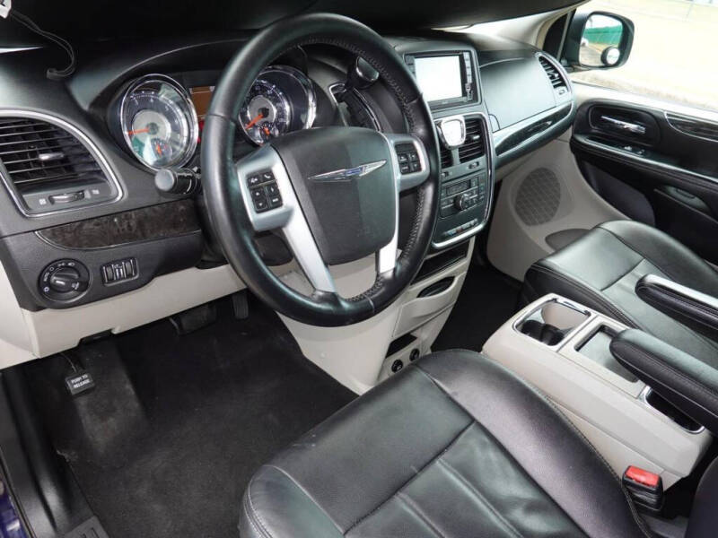 2014 Chrysler Town and Country Touring