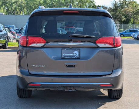 2017 Chrysler Pacifica Touring-L Plus