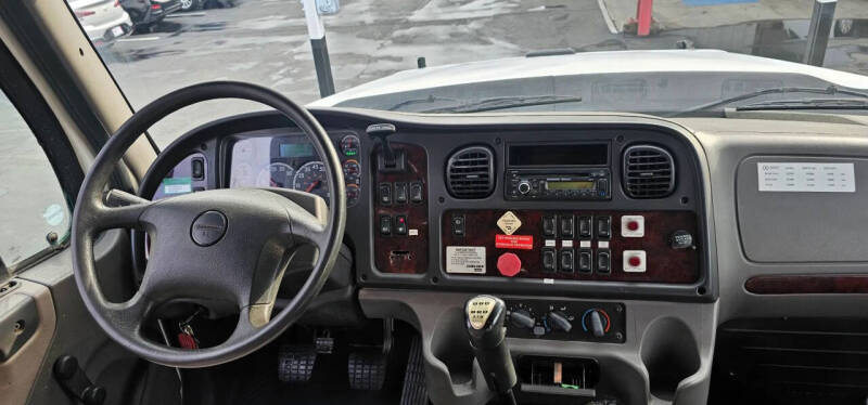 2016 Freightliner 108 SD
