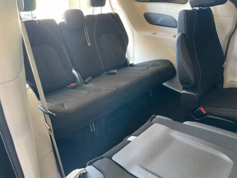 2022 Chrysler Voyager LX