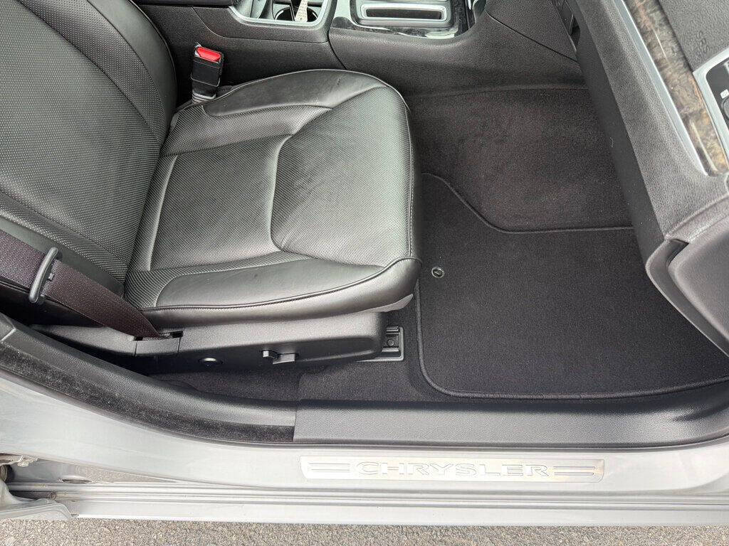 2019 Chrysler 300 47